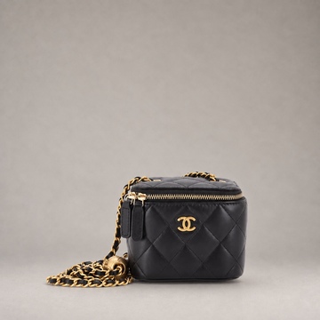Pearl Crush Vanity Case with Chain Quilted Lambskin Mini (Black)